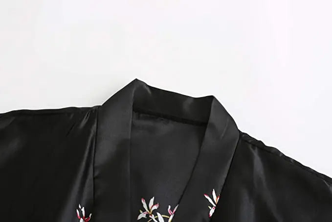 Luxury Floral Satin Silk Robe – Elegant Short-Sleeve Kimono Bathrobe for Brides, Bridesmaids, and Summer Lounging