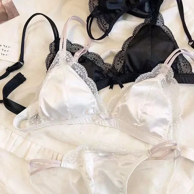 Lolita Style Deep V Seamless Bra – Wireless Push-Up Comfort