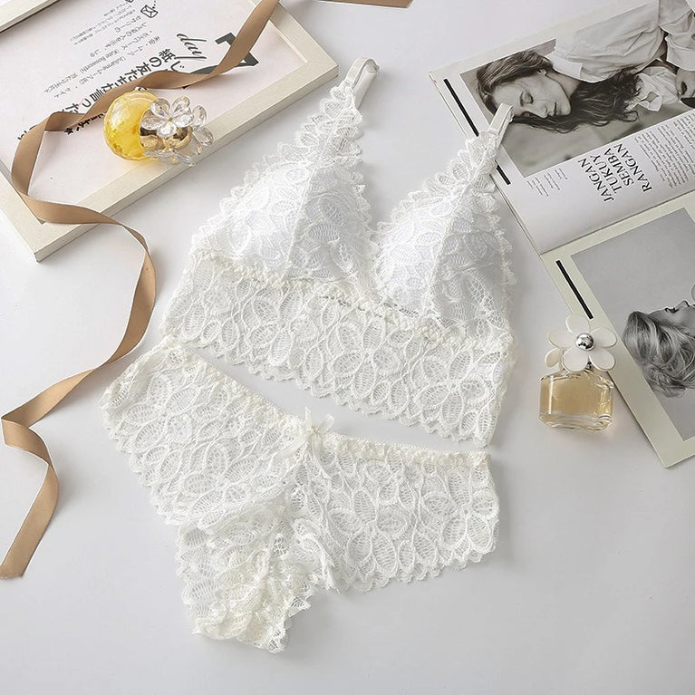 SEXY LACE WOMEN UNDERWEAR SET SEAMLESS WIRE FREE BRA AND PANTY EMBROIDERY LINGERIE SET