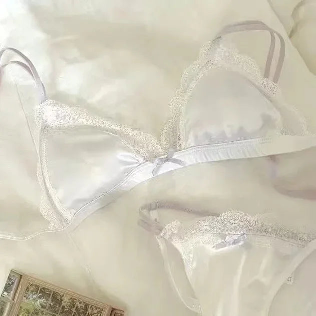 Lolita Style Deep V Seamless Bra – Wireless Push-Up Comfort