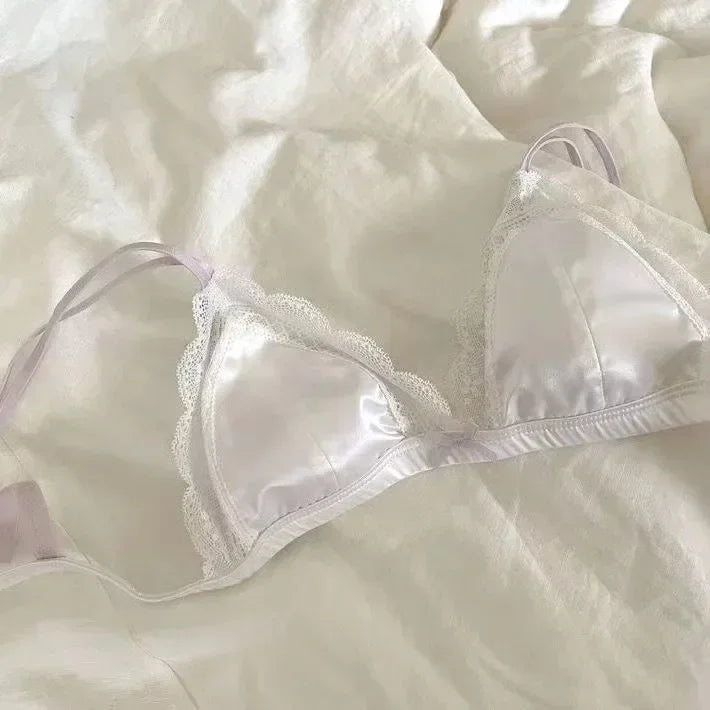 Lolita Style Deep V Seamless Bra – Wireless Push-Up Comfort