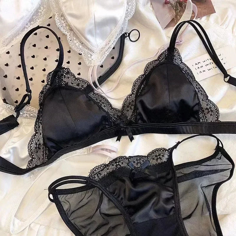Lolita Style Deep V Seamless Bra – Wireless Push-Up Comfort