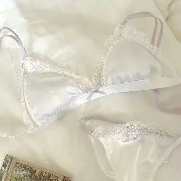 Lolita Style Deep V Seamless Bra – Wireless Push-Up Comfort
