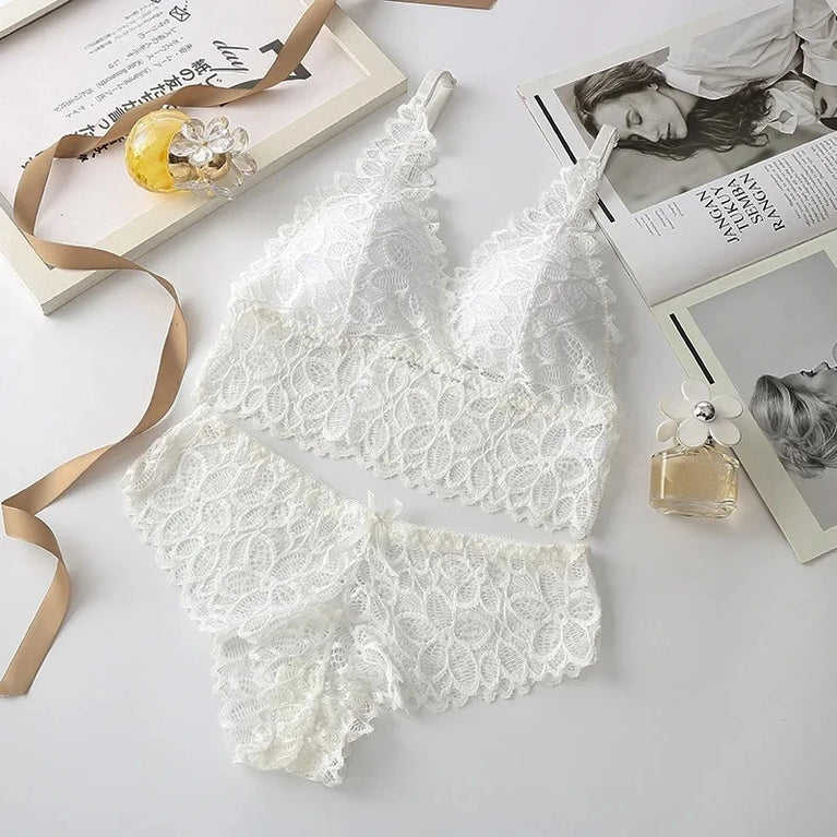 SEXY LACE WOMEN UNDERWEAR SET SEAMLESS WIRE FREE BRA AND PANTY EMBROIDERY LINGERIE SET