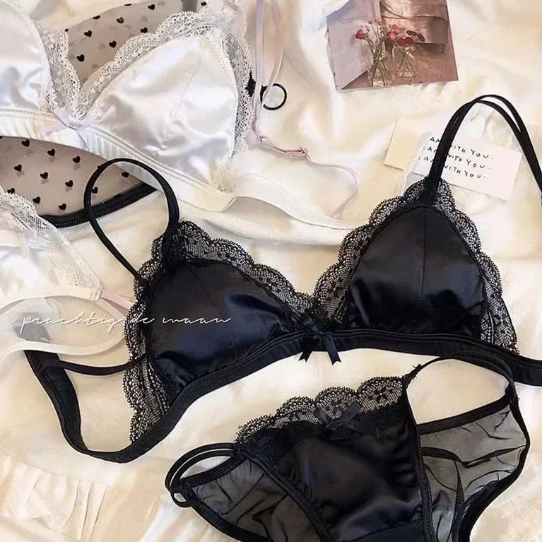Lolita Style Deep V Seamless Bra – Wireless Push-Up Comfort